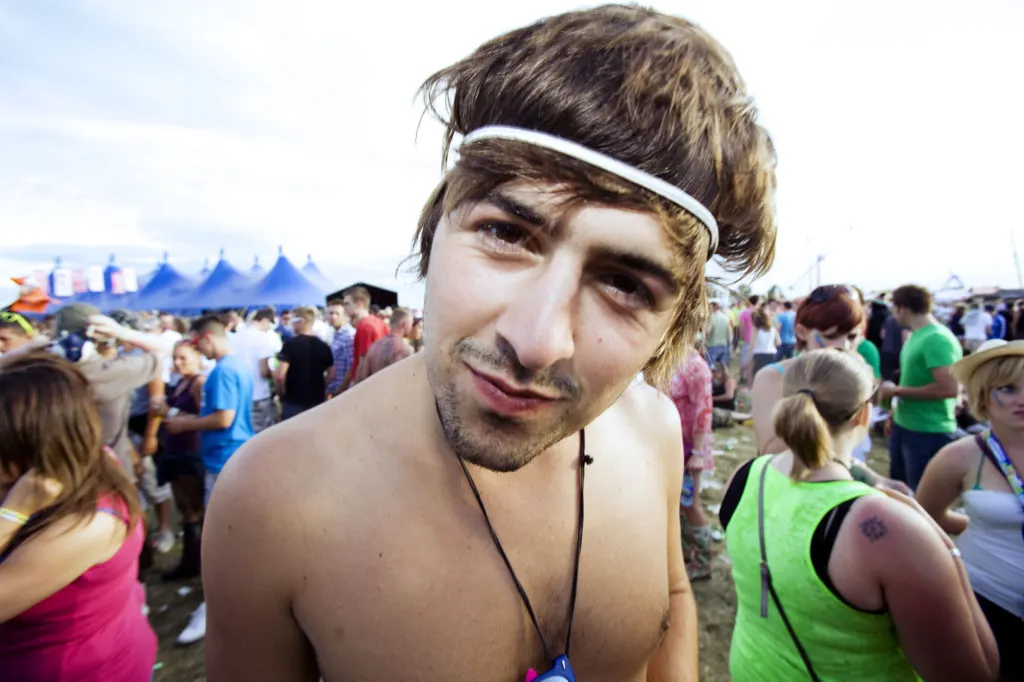 Festivalgoers and atmosphere at Global Gathering 2009